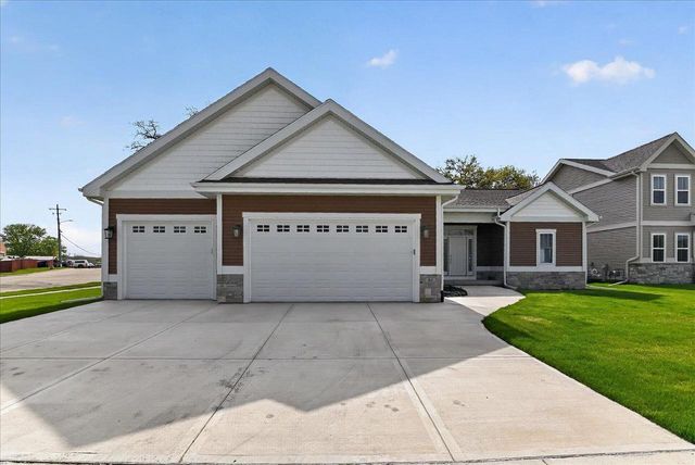 80 Oak Ridge Trail, Deerfield, WI 53531