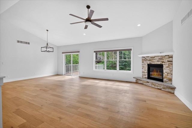 80 Oak Ridge Trail, Deerfield, WI 53531