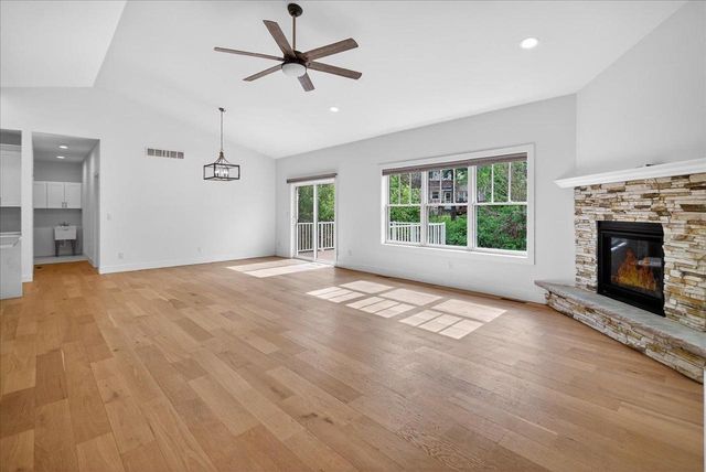 80 Oak Ridge Trail, Deerfield, WI 53531