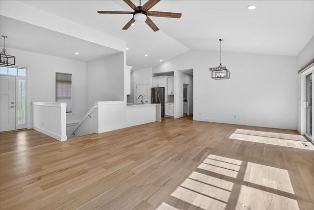 80 Oak Ridge Trail, Deerfield, WI 53531
