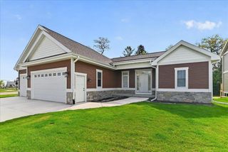 80 Oak Ridge Trail, Deerfield, WI 53531