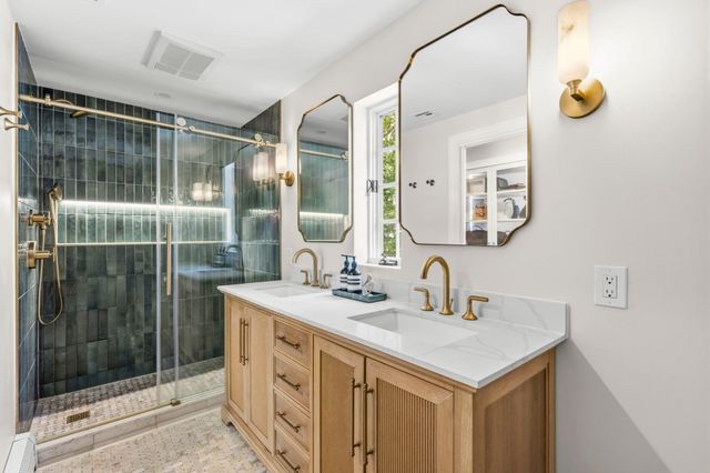 74 East St, Hingham, MA 02043