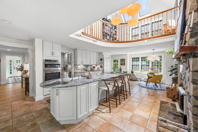 74 East St, Hingham, MA 02043