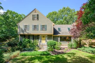 74 East St, Hingham, MA 02043