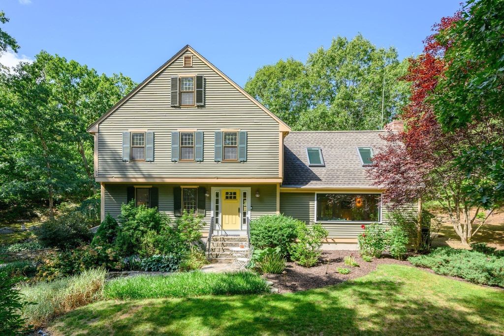 74 East St, Hingham, MA 02043