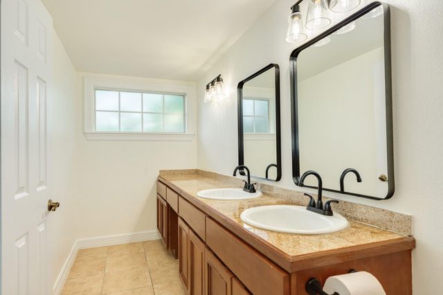 211 Oak Drive, Lake Jackson, TX 77566