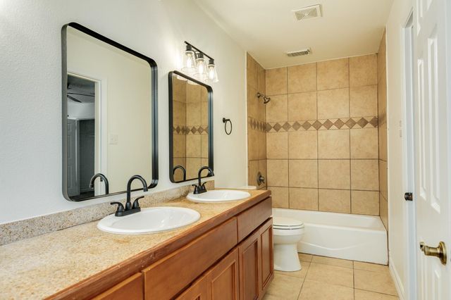 211 Oak Drive, Lake Jackson, TX 77566