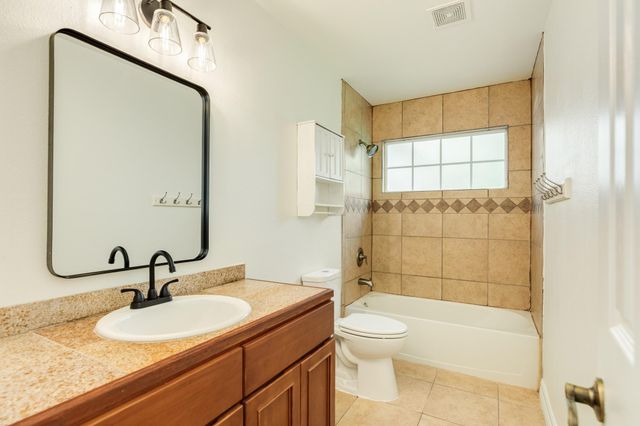 211 Oak Drive, Lake Jackson, TX 77566