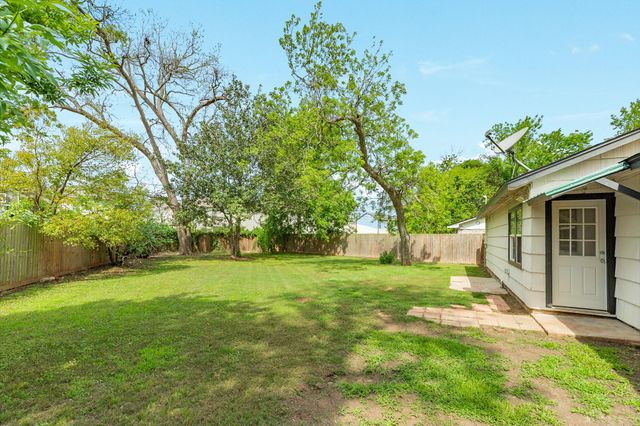 211 Oak Drive, Lake Jackson, TX 77566