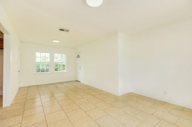 211 Oak Drive, Lake Jackson, TX 77566