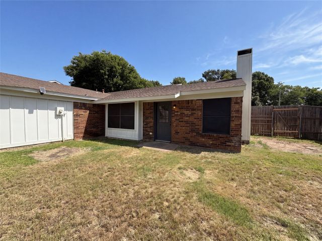 1319 Oak Run Drive, Duncanville, TX 75137