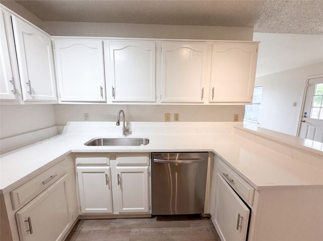 1319 Oak Run Drive, Duncanville, TX 75137