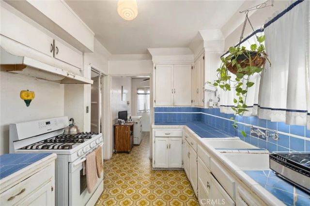 3122 W 77th, Los Angeles, CA 90043