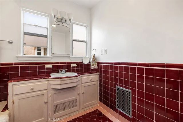 3122 W 77th, Los Angeles, CA 90043