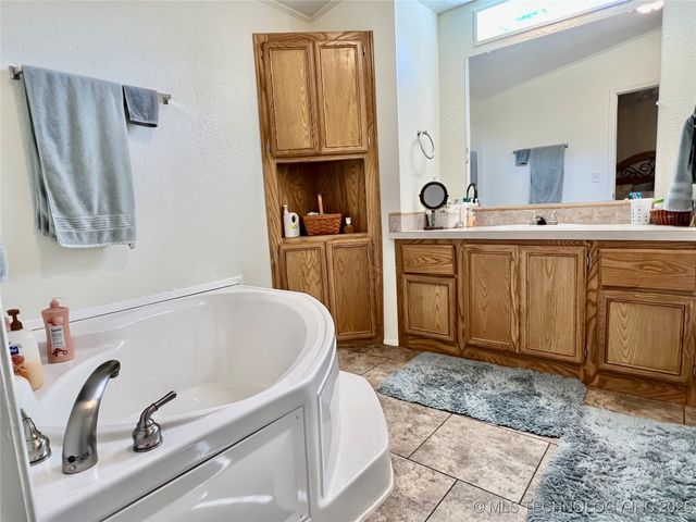 4718 Golden Way, Kingston, OK 73439