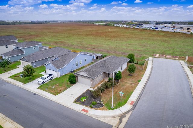 2173 Hiddenbrooke Pass, Seguin, TX 78155