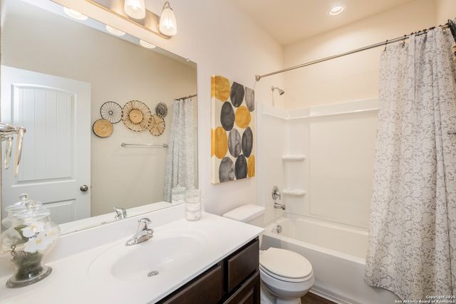 2173 Hiddenbrooke Pass, Seguin, TX 78155