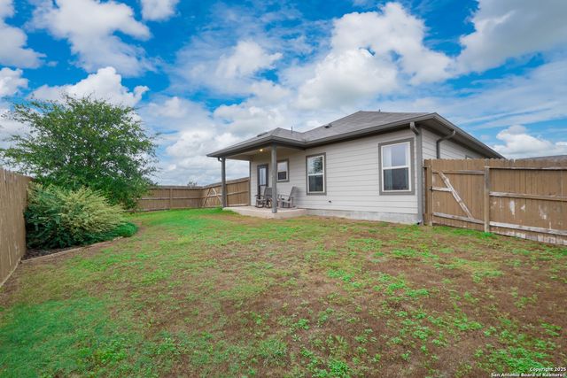 2173 Hiddenbrooke Pass, Seguin, TX 78155
