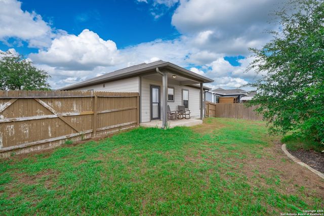 2173 Hiddenbrooke Pass, Seguin, TX 78155