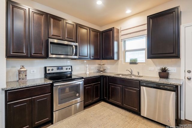 2173 Hiddenbrooke Pass, Seguin, TX 78155