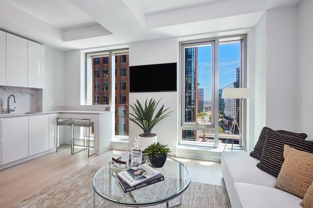 135 Seaport Blvd U18, Boston, MA 02210