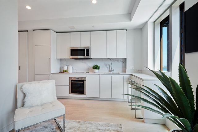 135 Seaport Blvd U18, Boston, MA 02210