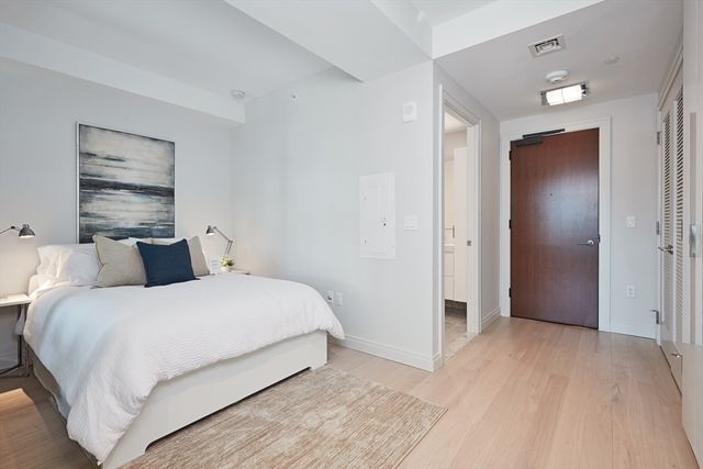 135 Seaport Blvd U18, Boston, MA 02210