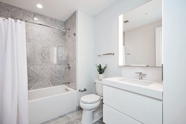 135 Seaport Blvd U18, Boston, MA 02210