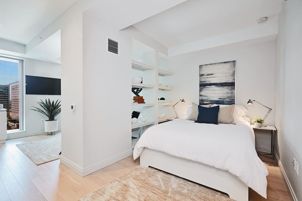 135 Seaport Blvd U18, Boston, MA 02210