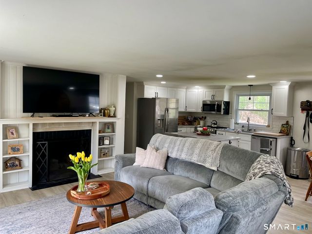 6 Lostbrook Road, Simsbury, CT 06092