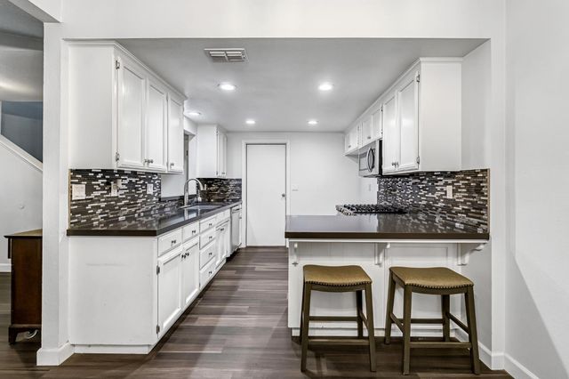 901 Valley Way, Madera, CA 93637