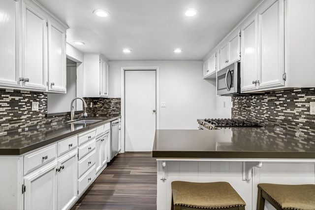 901 Valley Way, Madera, CA 93637