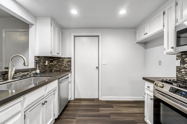 901 Valley Way, Madera, CA 93637