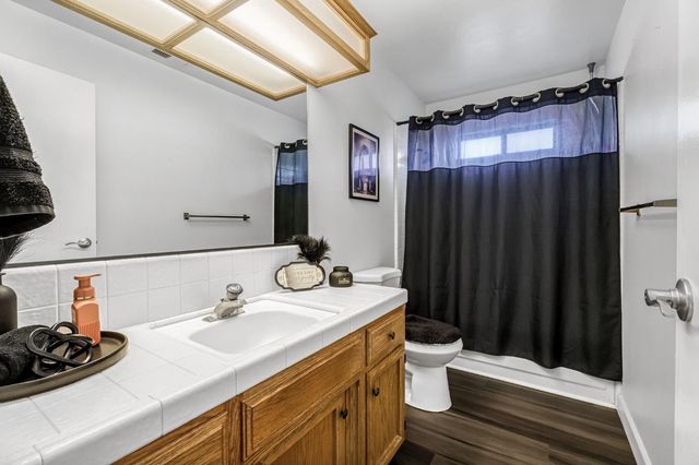 901 Valley Way, Madera, CA 93637