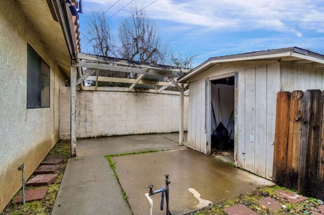 901 Valley Way, Madera, CA 93637