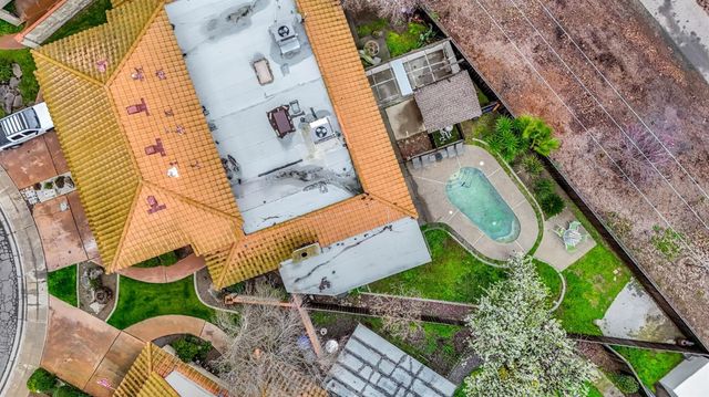 901 Valley Way, Madera, CA 93637