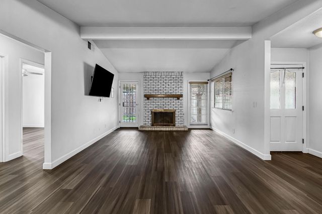 901 Valley Way, Madera, CA 93637