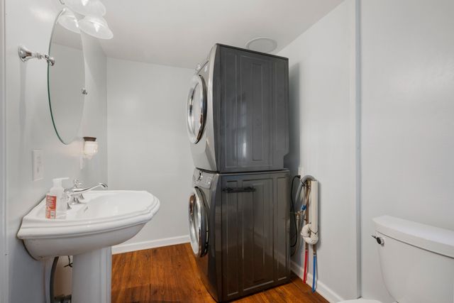 19 Lexington Ave, Auburn, MA 01501