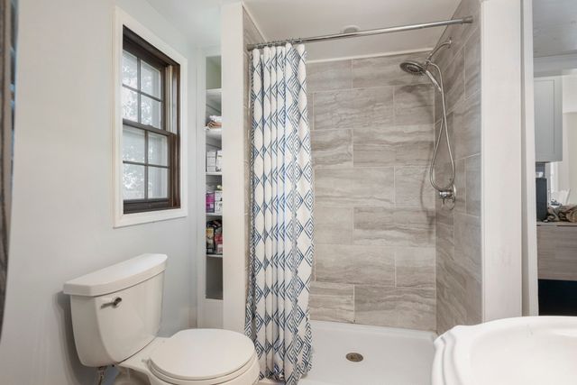 19 Lexington Ave, Auburn, MA 01501