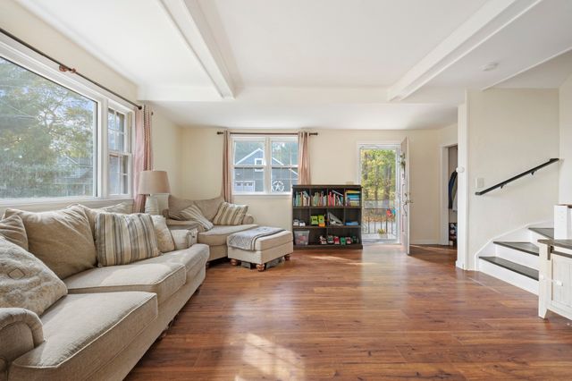 19 Lexington Ave, Auburn, MA 01501