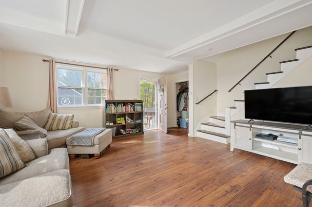 19 Lexington Ave, Auburn, MA 01501