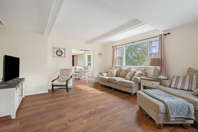 19 Lexington Ave, Auburn, MA 01501