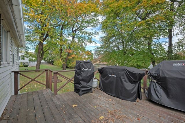 19 Lexington Ave, Auburn, MA 01501