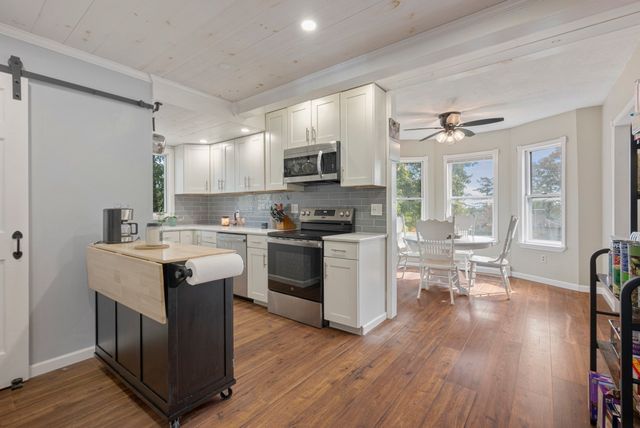 19 Lexington Ave, Auburn, MA 01501