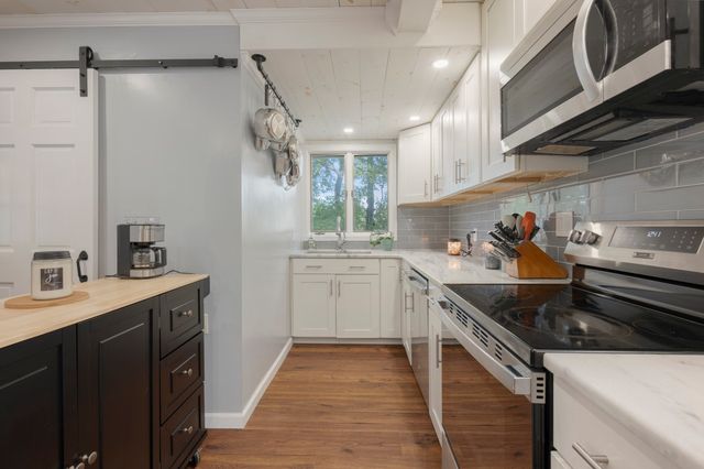 19 Lexington Ave, Auburn, MA 01501