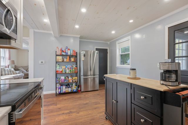 19 Lexington Ave, Auburn, MA 01501