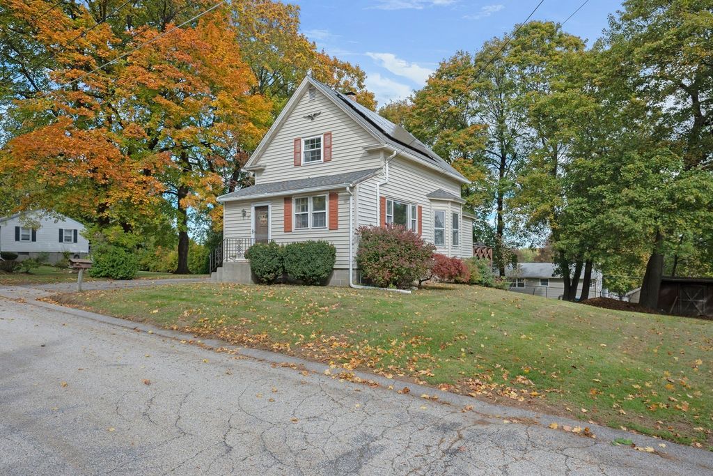 19 Lexington Ave, Auburn, MA 01501