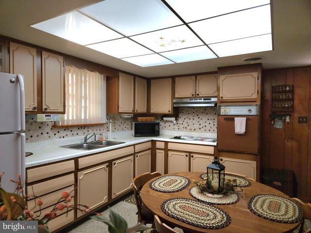 714 PORT CARBON SAINT CLAIR HIGHWAY HWY, Pottsville, PA 17901