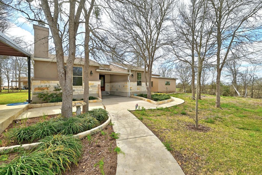 2247 Old Highway 20, Mcdade, TX 78650