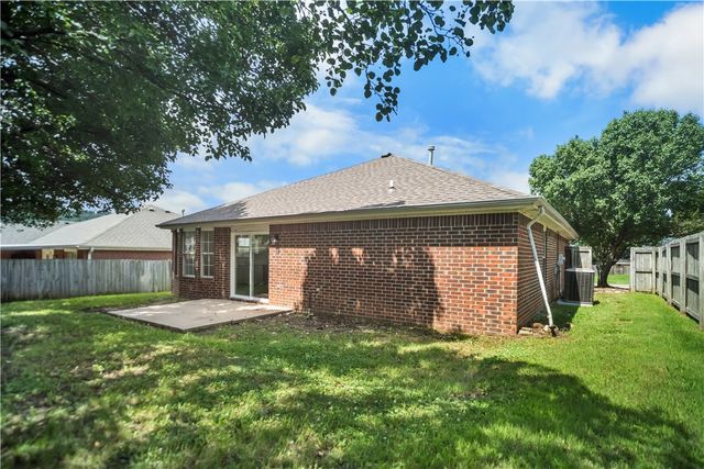 1154 S Pepper Tree Lane, Fayetteville, AR 72704